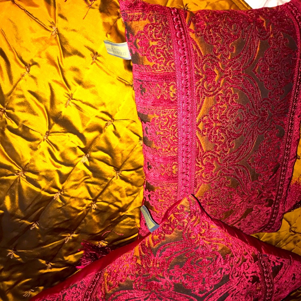 Gorgeous 100% silk Gold throw
